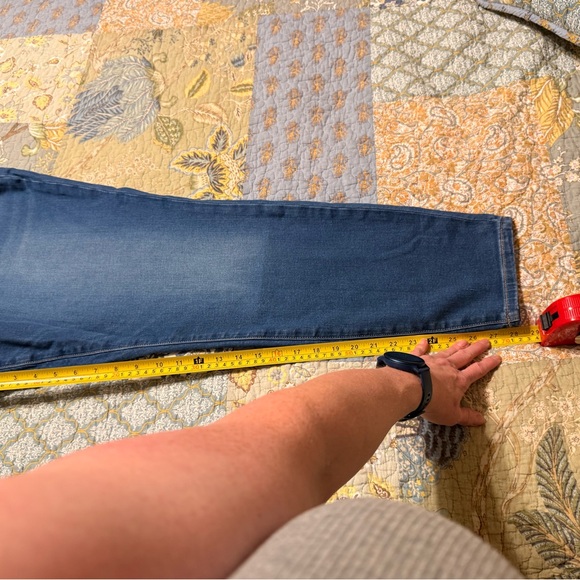 👖 Signature Fit Skinny Jeans w/ Front Seaming 👖 - Picture 11 of 15